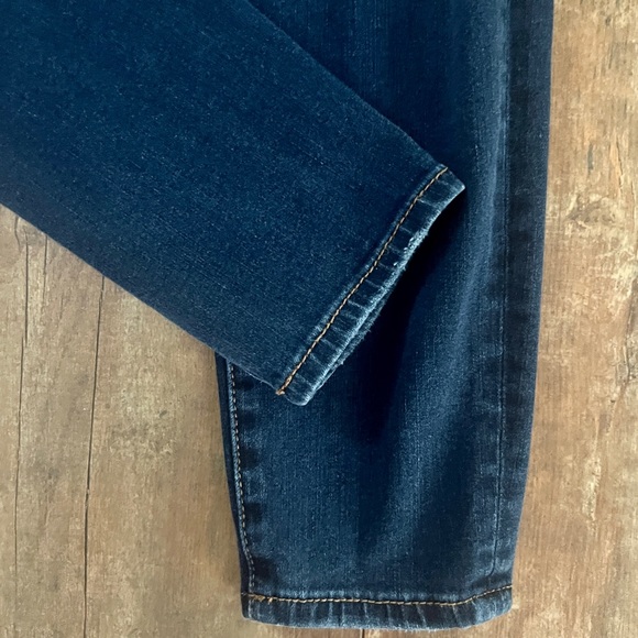 American Eagle Hi-Rise Jeggings Dark Wash Distressed 360 Next Level Stretch Sz 6 - Picture 3 of 7